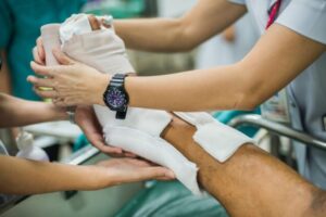 Rodičia chceli zarobiť na chorom bábätku aj zlomenina za 1,2 milióna. Poistní po...