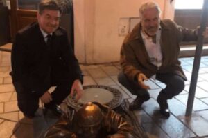 KAUZA EPSTEIN ODHALILA NEDOSTATKY V KOMUNIKÁCII ÚRADU VLÁDY