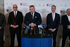 Tlačová konferencia predsedu vlády SR R. Fica a ministra dopravy SR J. Ráža