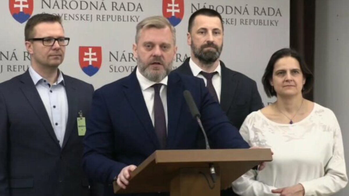 Krúpovi sa nezdá dianie okolo nákupu hasičských vozidiel, chce iniciovať poslanecký prieskum – VIDEO