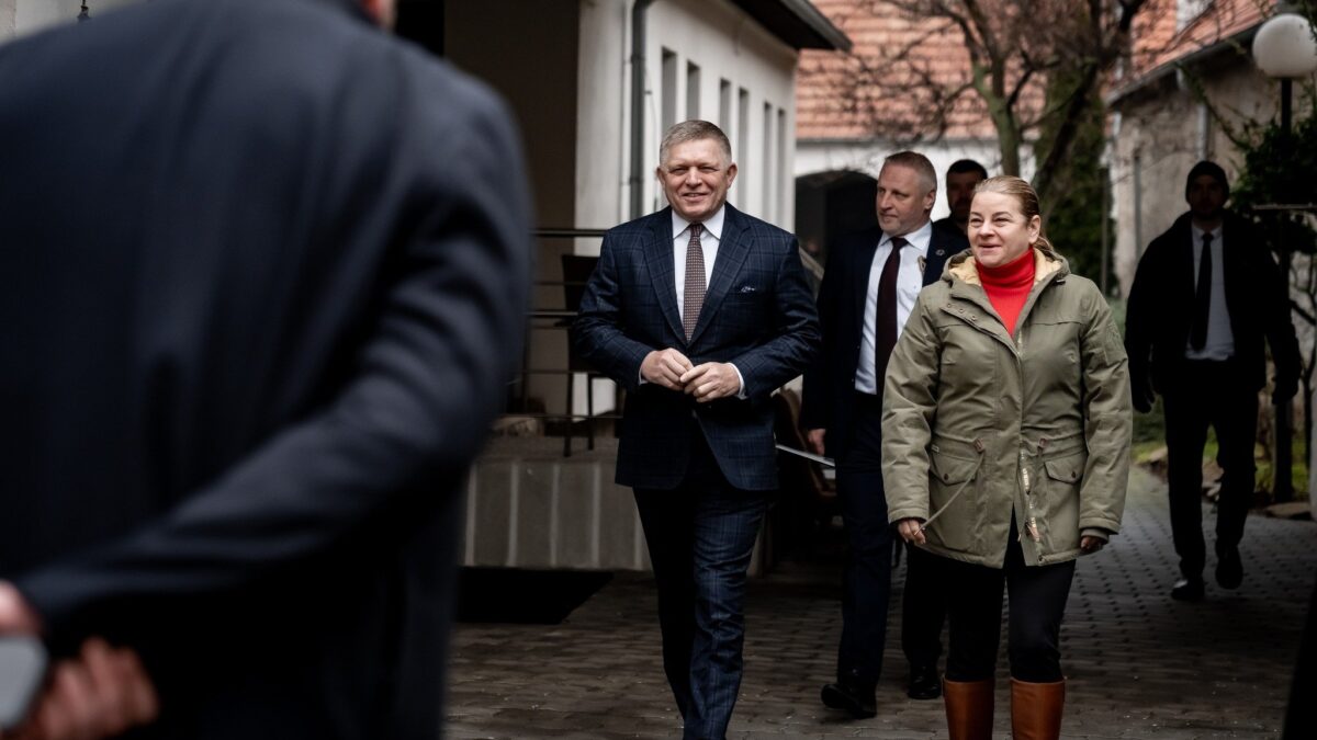 Robert Fico: SLOVENSKO POTREBUJE JEDINÉ – ROZPRÁVAŤ SA. DNES V MODRE S MLADÝMI ŠTUDENTMI