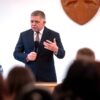 Predseda vlády SR Robert Fico v Modre diskutoval so študentmi