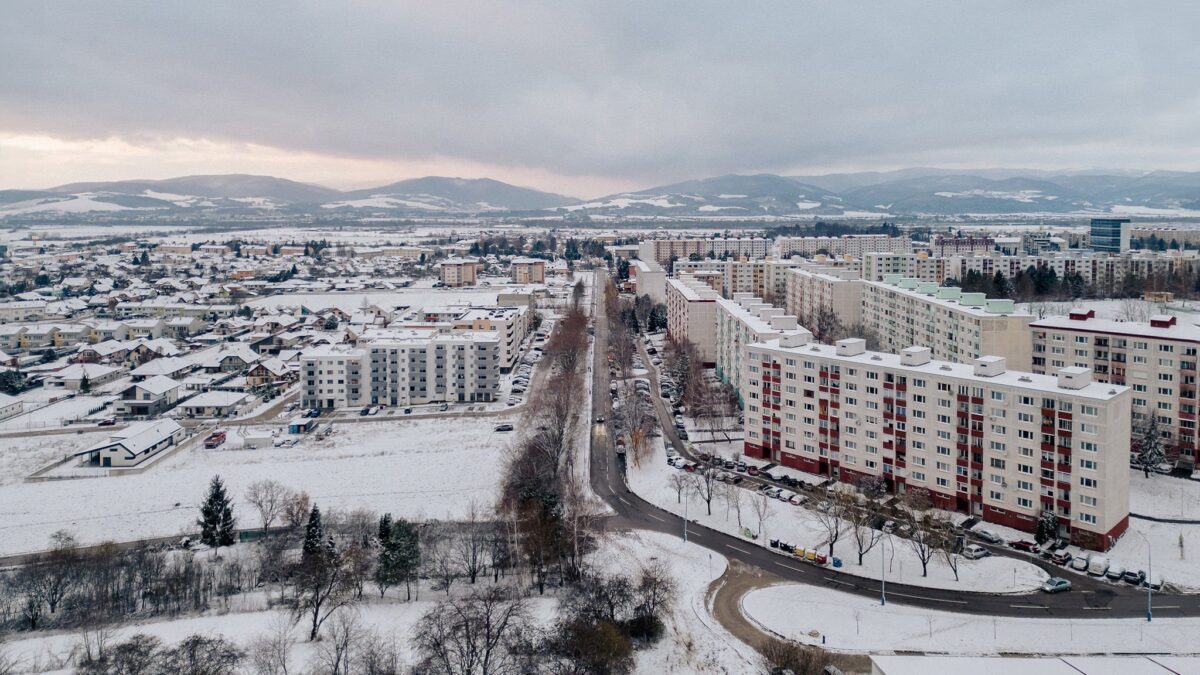 Mesto Dubnica nad Váhom: Snehová perina mestu celkom pristane, čo poviete?