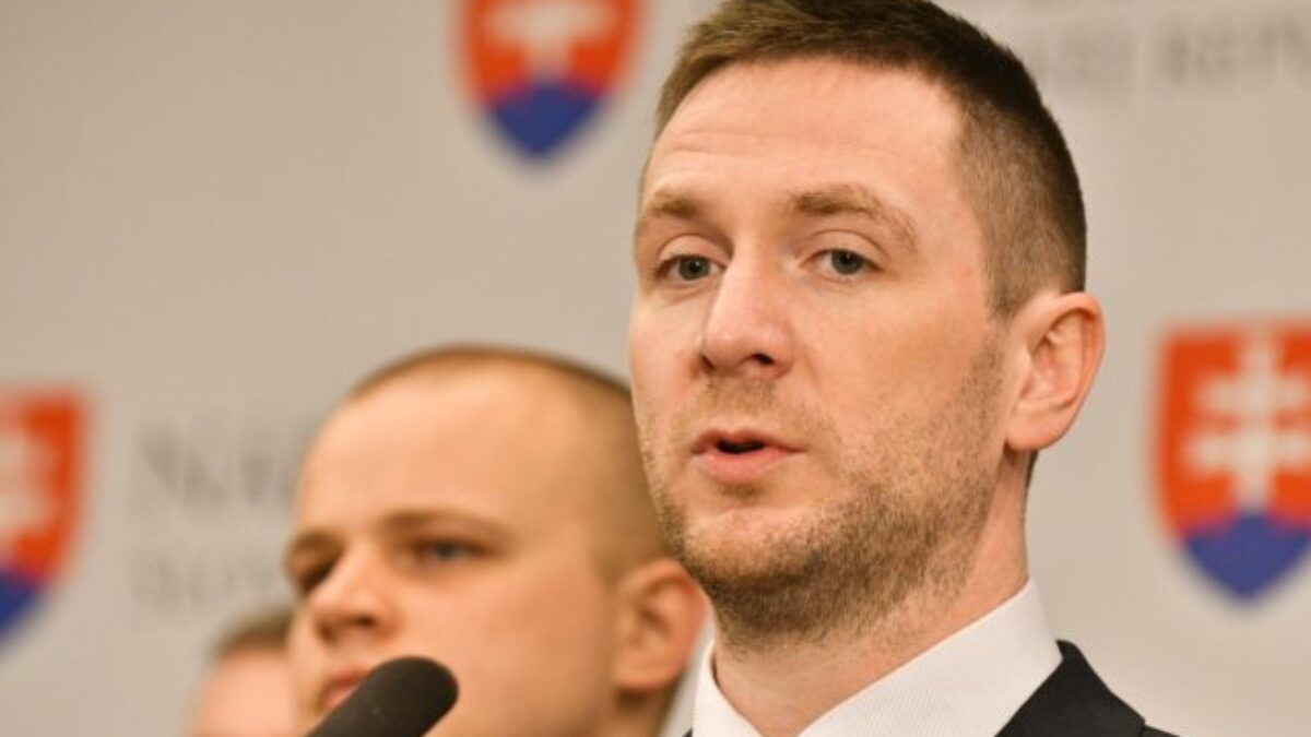 Uhrík vyzval Žilinku na zrušenie rozhodnutia prokurátora Remetu v prípade darovania vojenskej techniky Ukrajine