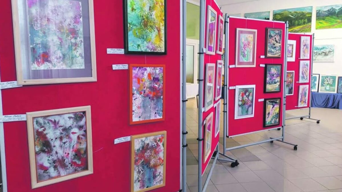 Mesto Handlová: VÝSTAVA HANDLOVČANKY, HELENY GALBAVEJ JE PREDĹŽENÁ DO 15. FEBRUÁRA 2026