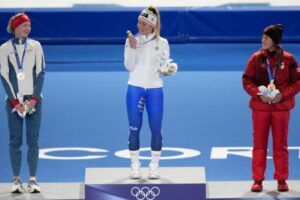 Zlato, rekord a k tomu na narodeniny. Francesca Lollobrigida na olympiáde rozbur...