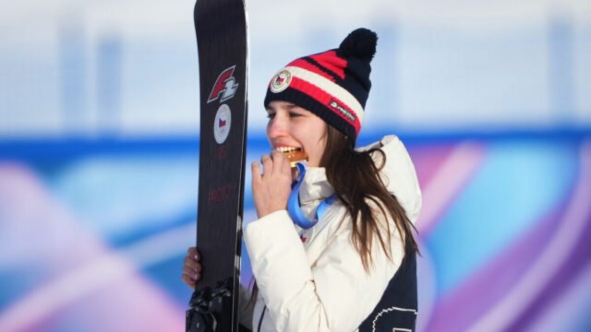 Češka Maděrová získala zlato v paralelnom obrovskom slalome, Ledeckej sen o hetriku sa rozplynul