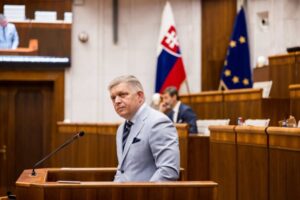 Vládu pri hlasovaní o dôvere podporilo všetkých 79 poslancov, s ktorými koalícia...