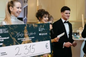 Výťažok zo šiesteho ročníka plesu v Trnave pomôže ľuďom v ťažkých životných situ...