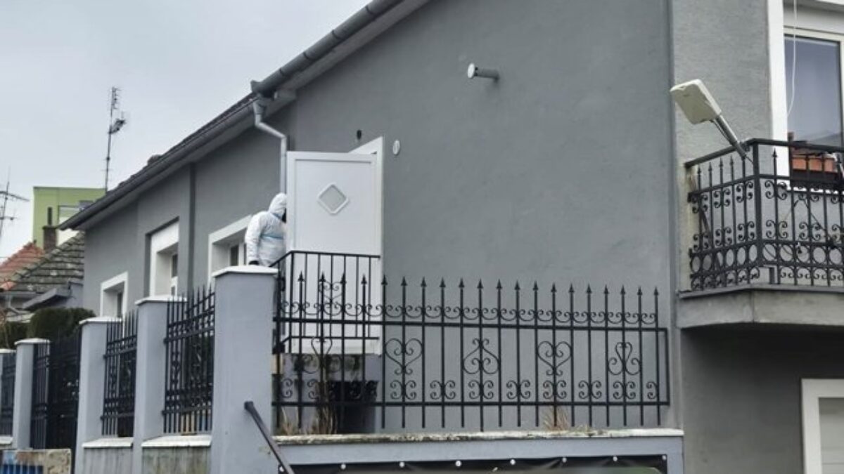 Polícia našla v Leviciach dve telá bez známok života, obeťami vraždy sú matka a jej maloletá dcéra