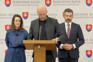 Slovensku podľa PS reálne hrozí prepadnutie eurofondov, upozorňuje na to aj podp...