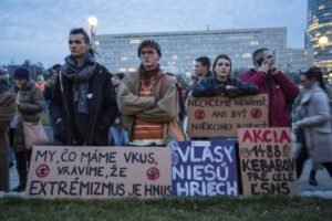 Slováci nesúhlasia so znižovaním trestov za extrémizmus, prekvapivý je postoj vo...