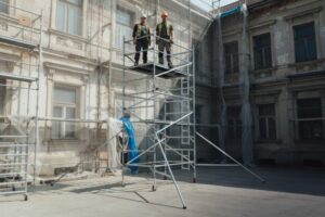 Lešenie, na ktoré sa môžete spoľahnúť: HAGRO STAVBY vsádza na bezpečnosť a kvali...