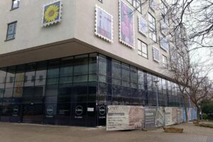 V chaose pretlaku informacií zaniká, že kníhkupectvo Panta Rhei v centre Bratisl...