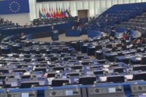 Opoziční klauni opäť rozbalili svoje šapitó pred prázdnym Europarlamentom