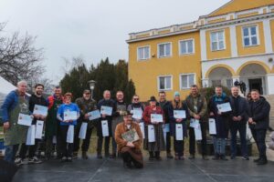 Kultúrne centrum Modra: NAJLEPŠIU MODRANSKÚ KAPUSTNICU NAVARILI VINÁRI