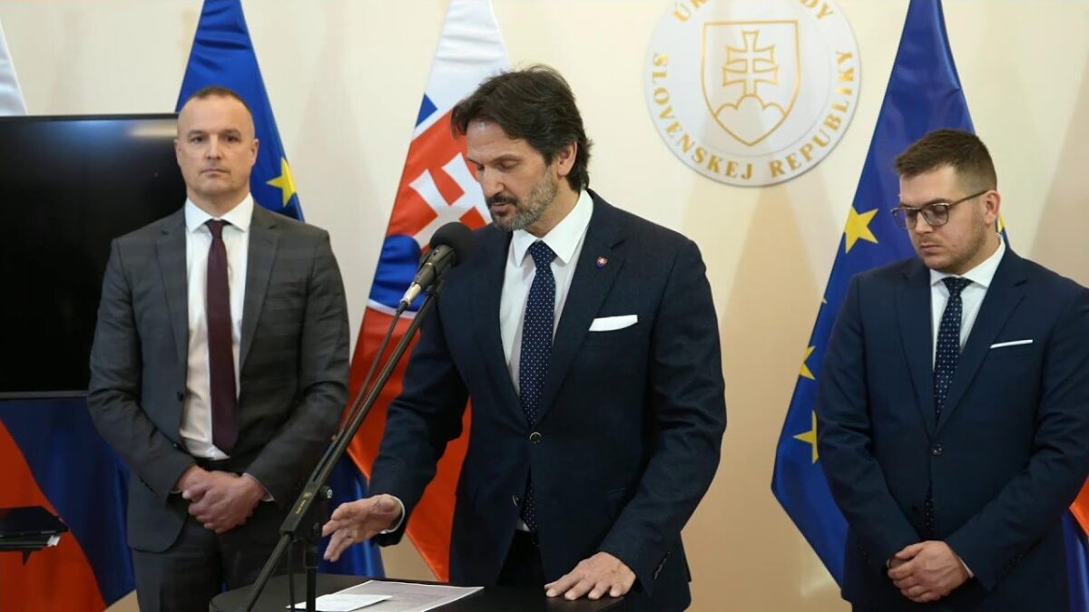 Tlačová konferencia R. Kaliňáka, I. Melichera a D. Lindtnera po rokovaní vlády SR