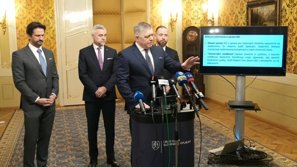 Robert Fico: Tlačová konferencia predsedu vlády SR Roberta Fica, podpredsedu vlády a ministra obrany SR Roberta K