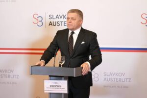 Tlačová konferencia po stretnutí predsedov vlád Slavkovského formátu k téme konk...