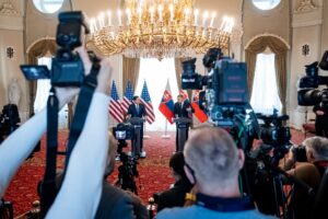 Robert Fico: REŠPEKT A SPOLOČNÉ ZÁUJMY: ROBERT FICO ROKOVAL S MINISTROM ZAHRANIČ...