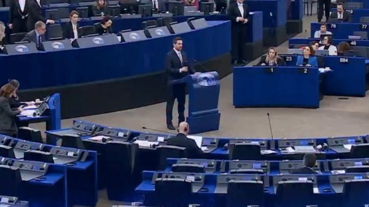 EURÓPA PADÁ NA HUBU – KVÔLI LEYENOVEJ A ŠEFČOVIČOVI