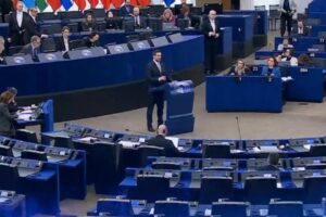 EURÓPA PADÁ NA HUBU – KVÔLI LEYENOVEJ A ŠEFČOVIČOVI