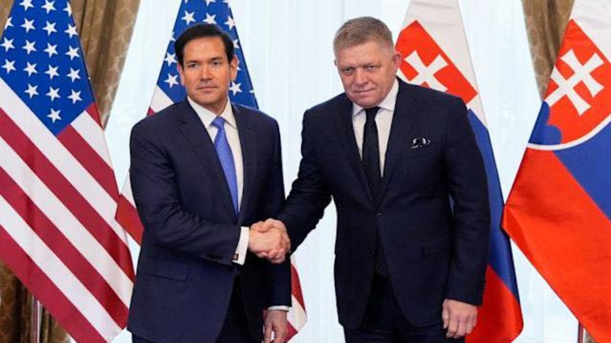 Marc Rubio, minister zahraničných vecí Spojených štátov, je dieťaťom kubánskych prisťahovalcov. Napr