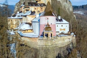 Oravský hrad: KLENOT ORAVY VYTESANÝ DO SKALY