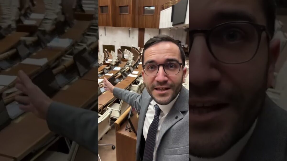 VOĽNO ZA 6000€ MESAČNE‼️Ľuďom znížili platy, ale oni si odhlasovali ďalšie prázdniny!