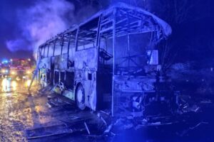 Na Liptove sa zrazil autobus s kamiónom, jeden z vodičov uhorel a viacero ľudí j...