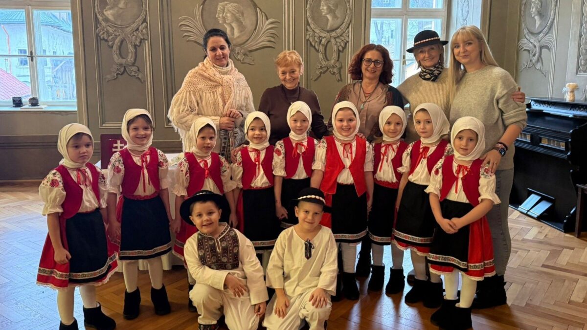 Mesto Banská Štiavnica: V pondelok nás na Mestskom úrade navštívili šikovné detičky z Materskej školy Bratská. Detský folklórny súbor Čistinka nám pripomenul a uzatvoril obdobie fašiangov, ktoré včera skončilo.