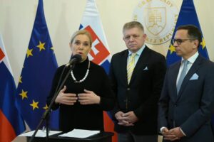 Tlačová konferencia predsedu vlády SR Roberta Fica, podpredsedníčky vlády SR a m...