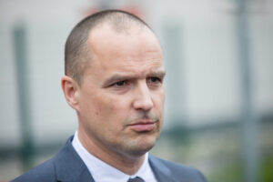 Proces s Ficovým poradcom Lindtnerom bude pokračovať v apríli, hlavný svedok ešt...