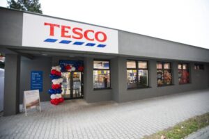 Tesco rozširuje sieť predajní a otvára nový supermarket v bratislavskej Petržalk...