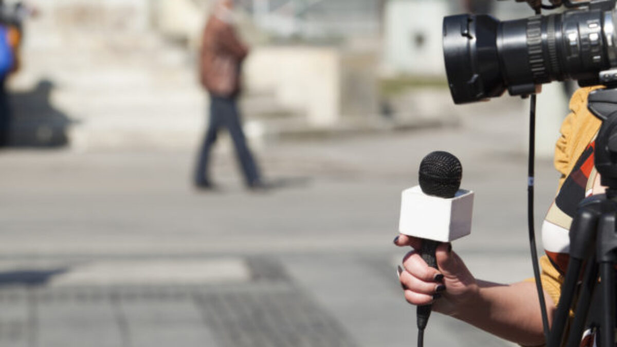 Útokov na novinárov vlani opäť pribudlo, agresivita stúpa hlavne v online priestore