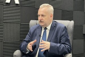 Dostál: Vláda si systematicky vytvára nepriateľov podobne ako Mečiar a oslabuje ...