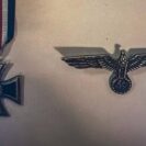 Počas colnej kontroly našli u 57-ročného muža nacistické symboly, hrozia mu dva ...