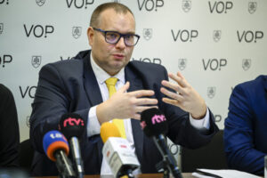 Policajti pri incidente v Slovenskej Ľupči nepoužili kamery, Dobrovodský poukáza...