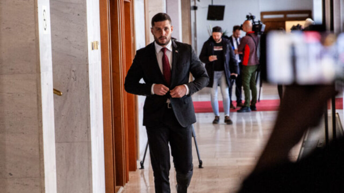 KDH vyzýva Glücka, aby zvolal rokovanie brannobezpečnostného výboru k stavu polície a KÚFS