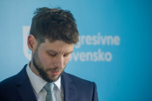 Prepad Progresívneho Slovenska sa medzimesačne prehĺbil, Demokrati prekonali hra...