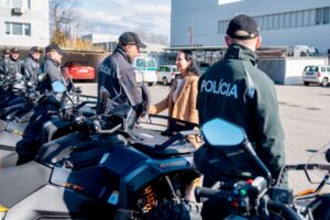 Kurilovská odovzdala policajtom nové terénne štvorkolky, majú im zlepšiť prácu v...