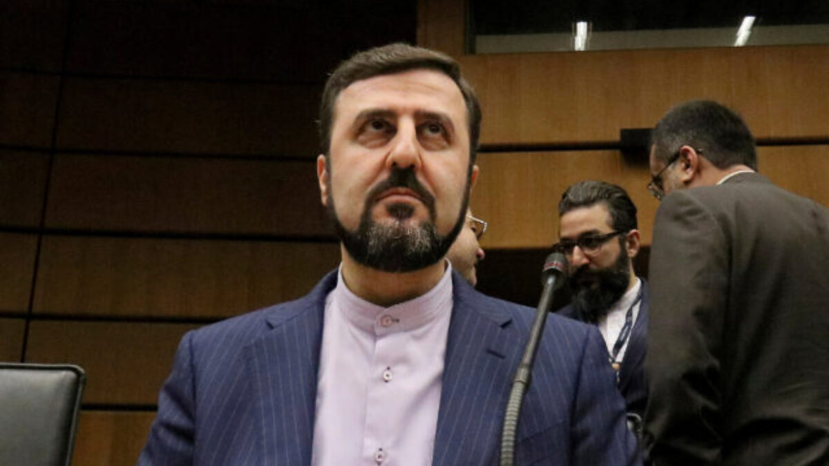 Námestník iránskeho ministra zahraničných vecí čelí žalobe pre účasť na zločinoch proti ľudskosti