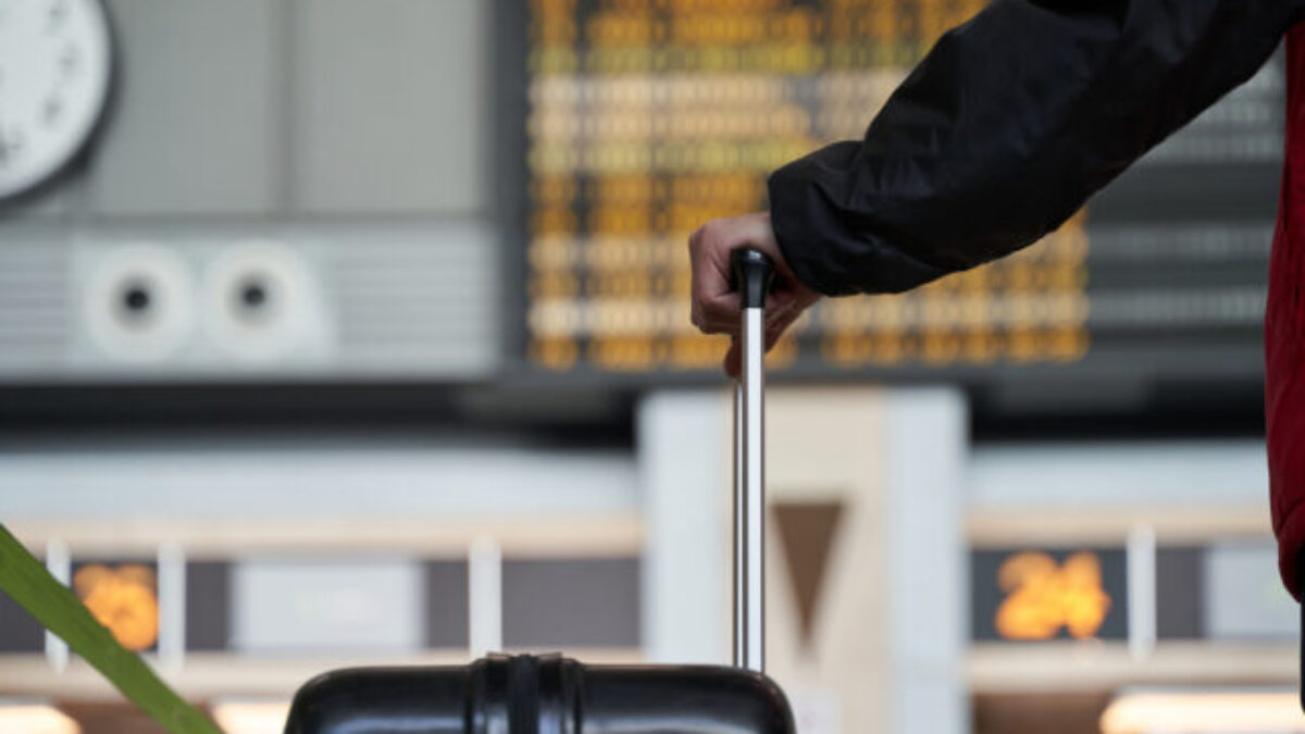 Eskalácia napätia Blízkom východe: UNIQA automaticky predlžuje cestovné poistenie uviaznutým cestujúcim až do návratu domov