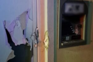 V Malackách neznámy páchateľ poškodil bankomat – FOTO