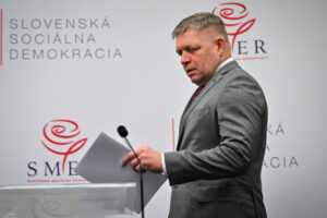 Voliči Smeru nepodporujú možný odchod Fica na Ústavný súd, obávajú sa o stabilit...