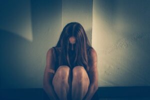 Pri vyšetrovaní zločinov obchodovania s ľuďmi je kľúčové, ako sa interpretuje po...