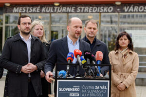 Grendel žiada od Blanára transparentnosť, verejnosť má podľa neho vedieť o prele...