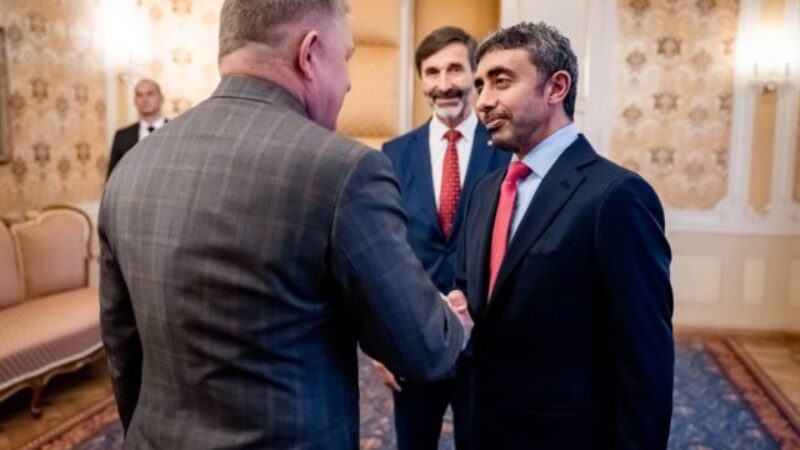 Fico a Blanár rokovali so šejkom Abdullahom bin Zayedom al Nahyanom, témou bola aj evakuácia Slovákov z regiónu – FOTO