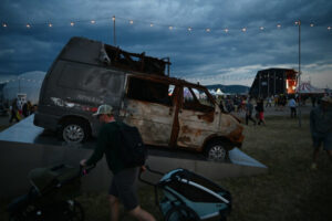 Historicky najväčší konvoj dobrovoľníkov doviezol na Ukrajinu 72 evakuačných san...