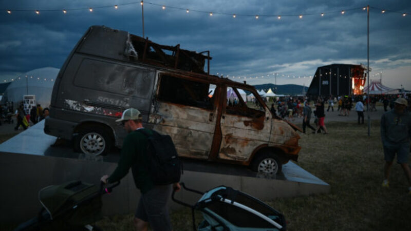 Historicky najväčší konvoj dobrovoľníkov doviezol na Ukrajinu 72 evakuačných sanitiek, zbierka pokračuje